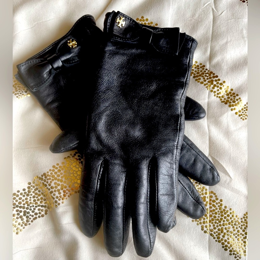 Tory Burch gloves🔥